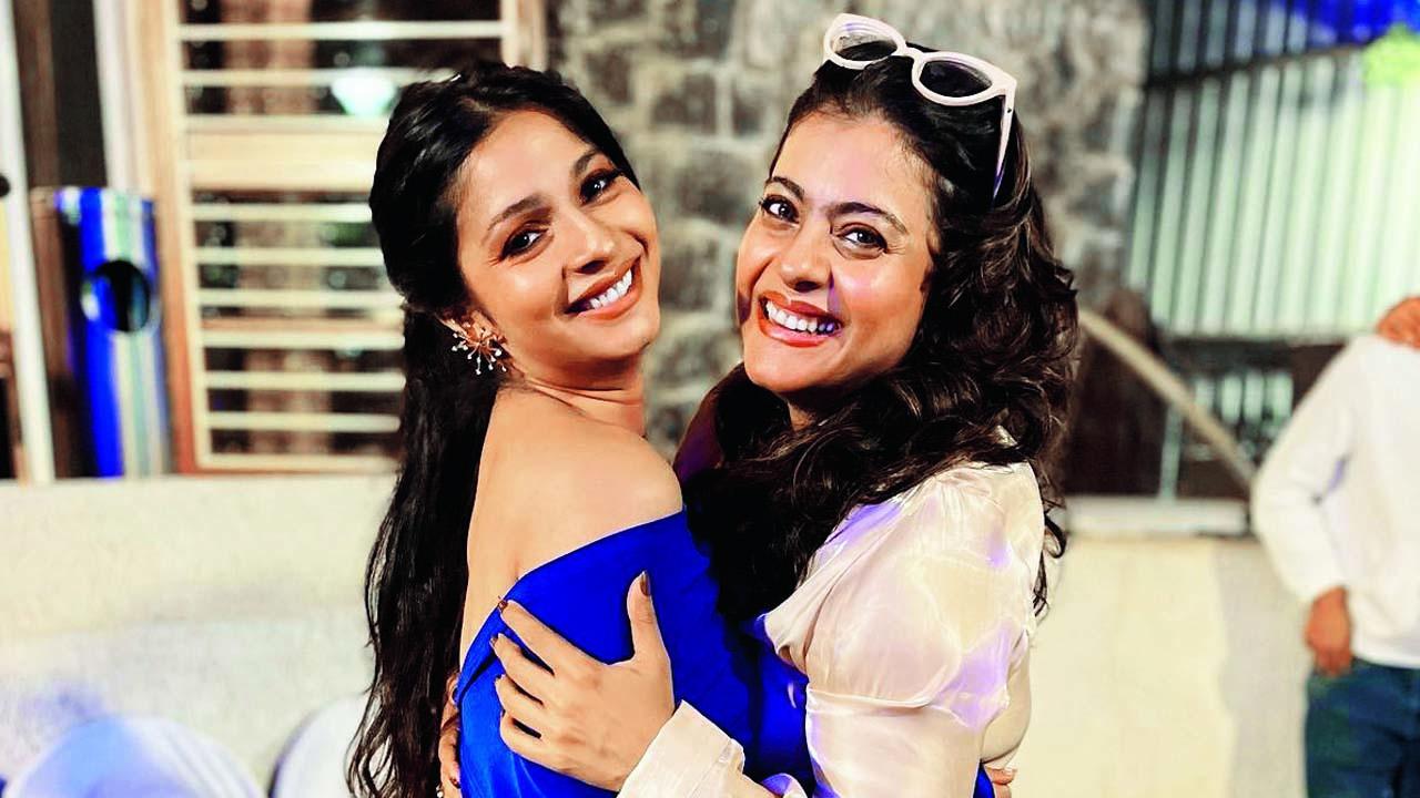 તનીશા મુખરજી અને બહેન કાજોલ